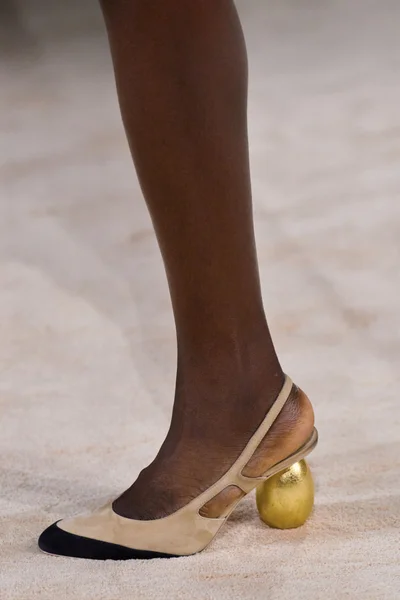 Look 50